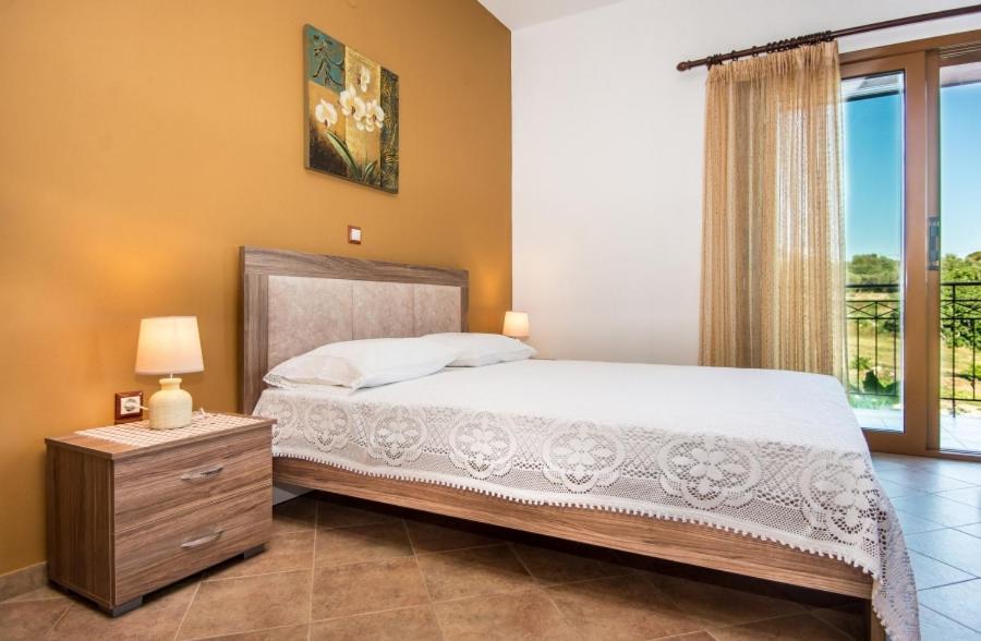 Villa Irida Afrato Экстерьер фото