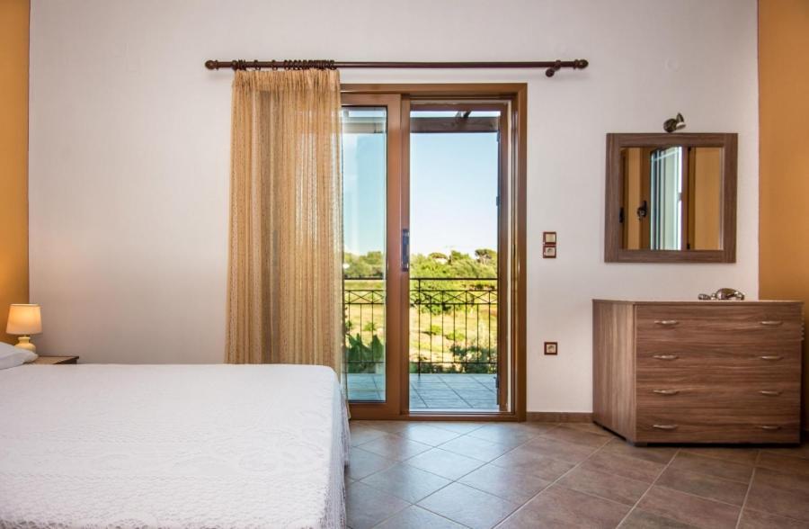 Villa Irida Afrato Экстерьер фото